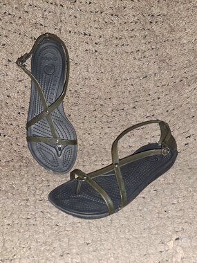 CROCS-Isabella Gladiator-Black Strappy-Buckle Flat Sandals-Size 7-Excellent